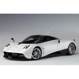 PAGANI HUAYRA 2011 BLANCHE