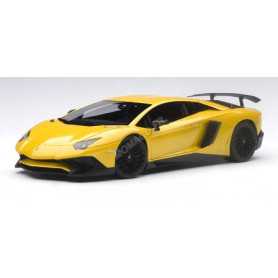 LAMBORGHINI AVENTADOR LP750-4 SV 2015 JAUNE