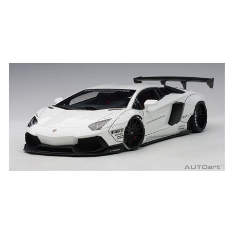 LAMBORGHINI AVENTADOR "LIBERTY WALK" BLANCHE