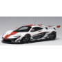 MCLAREN P1 GTR 2015 BLANCHE AVEC BANDES ROUGE