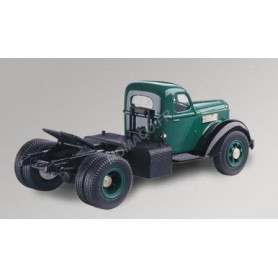 INTERNATIONAL KB-12 TRACTEUR DE SEMI 1947 VERT