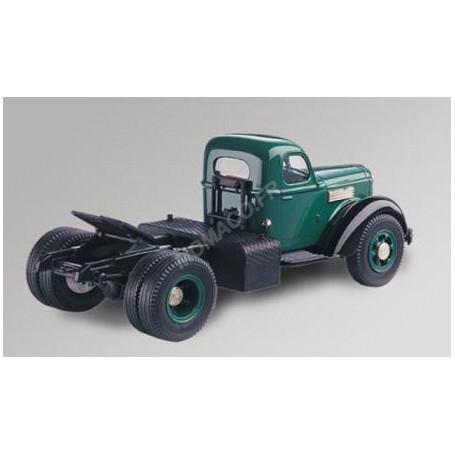 INTERNATIONAL KB-12 TRACTEUR DE SEMI 1947 VERT