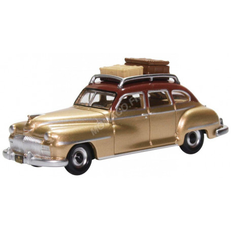 DE SOTO SUBURBAN 1946 MARRON 2 TONS