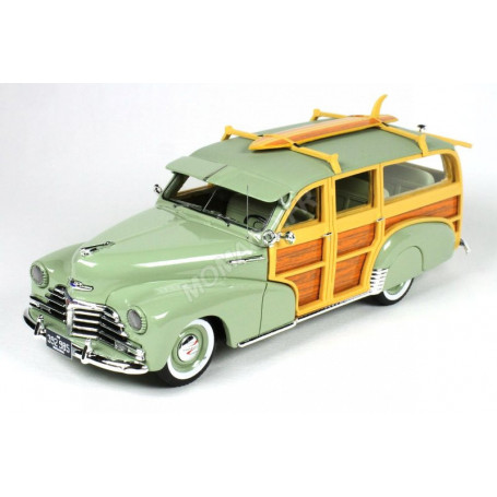 CHEVROLET WOODIE 1948 VERT AVEC PLANCHE DE SURF