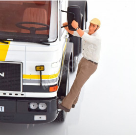 FIGURINE CAMIONNEUR FRANZ MONTANT DANS LA CABINE