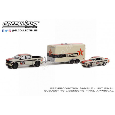 SET DE VEHICULES : CHEVROLET SILVERADO 2021 AVEC CHEVROLET CAMARO RS "TEXACO" 1969 ET REMORQUE