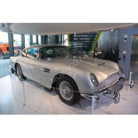 ASTON MARTIN DB5 "JAMES BOND - GOLDFINGER (1964)" AVEC ARMES
