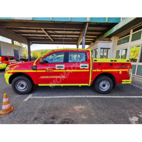FORD RANGER DOUBLE CABINE VTT 83 PLATEAU JAUNE SUR LE PICK UP AVEC MARQUAGE