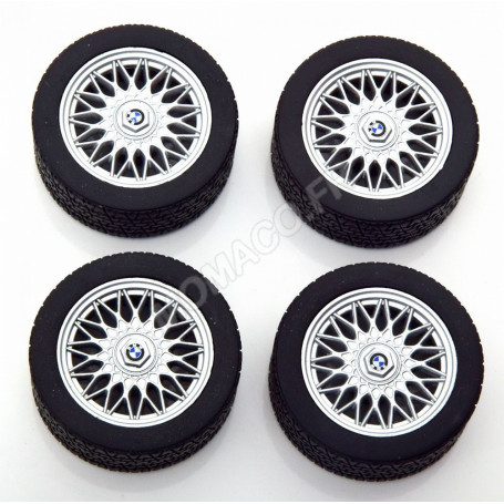 4 ROUES AVEC JANTES 18 POUCES POUR BMW E30