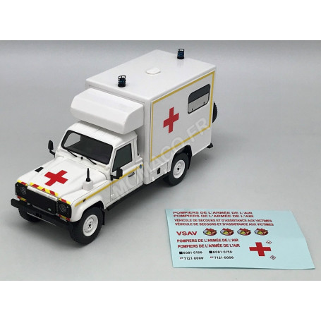 LAND ROVER 130 AMBULANCE MILITAIRE ARMEE DE TERRE BLANC